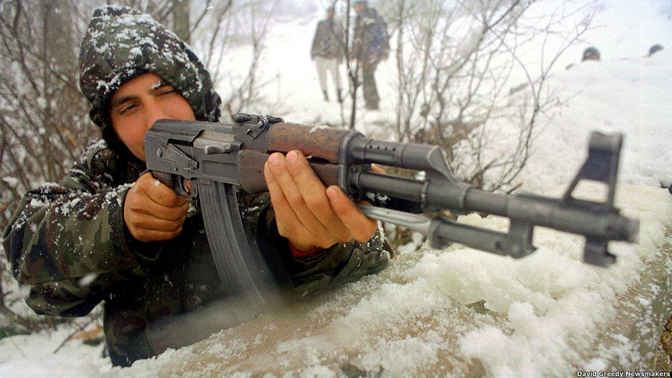 M-16 εναντίον AK47- Δείτε το βίντεο